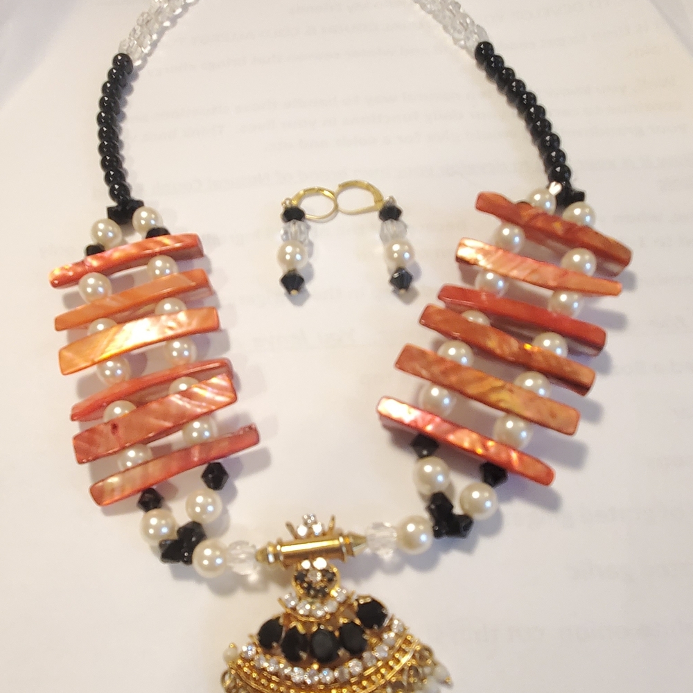 Elegant Black and Gold Necklace Set